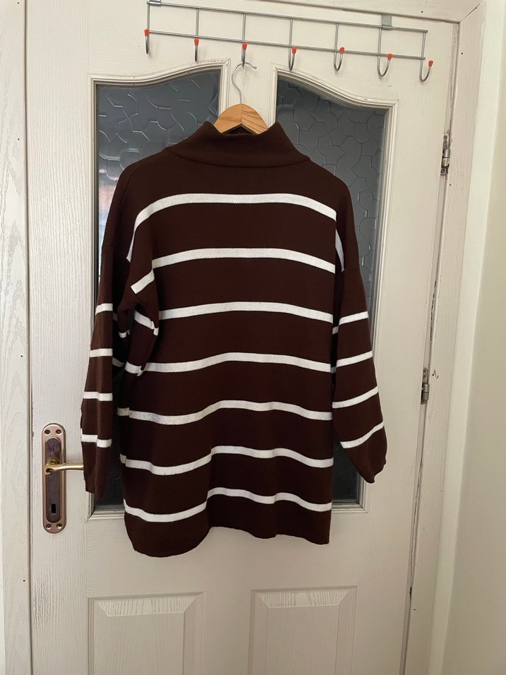 Boğazlı Çizgili Kahverengi Örgü Kazak - Görsel 5