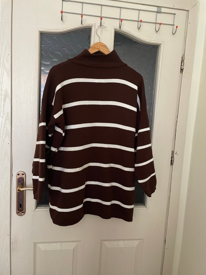 Boğazlı Çizgili Kahverengi Örgü Kazak - Görsel 4