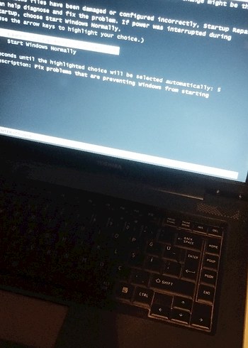 Toshiba Laptop - Görsel 6