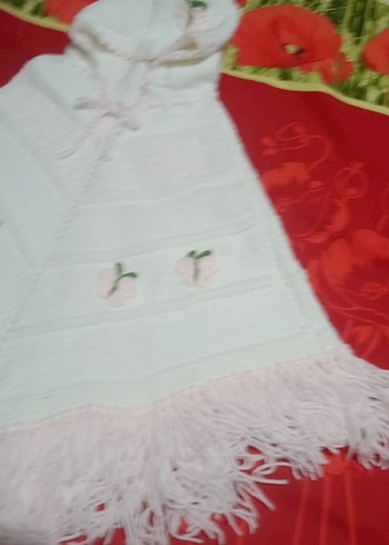 Nakışlı Beyaz Kız Çocuk Ponçosu - Görsel 3