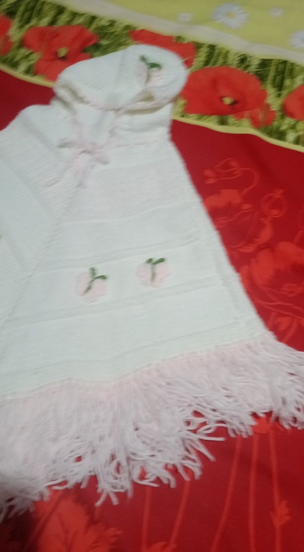 Nakışlı Beyaz Kız Çocuk Ponçosu - Görsel 3