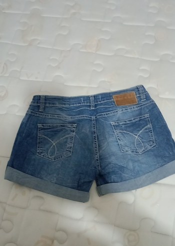 Düğmeli Rahat Kesim Kadın Kot Şort - Görsel 2