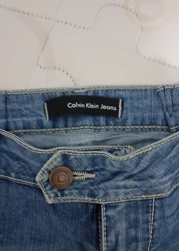 Düğmeli Rahat Kesim Kadın Kot Şort - Görsel 3