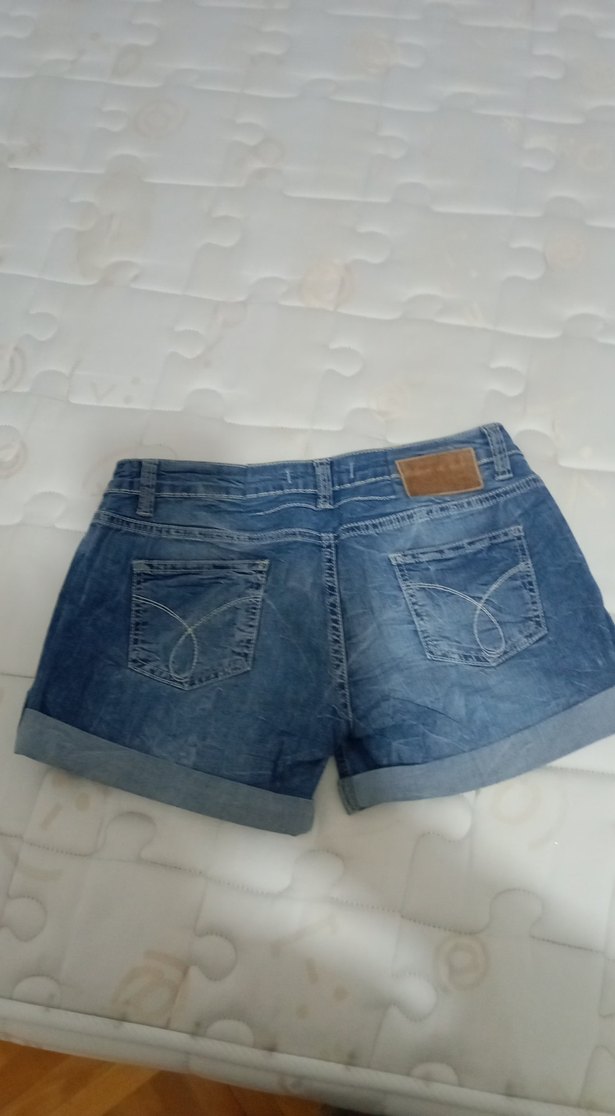 Düğmeli Rahat Kesim Kadın Kot Şort - Görsel 2