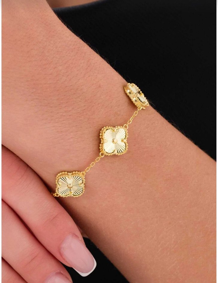 Zincir Detayl yonca model ı Altın Renk Kadın Bileklik - Görsel 2