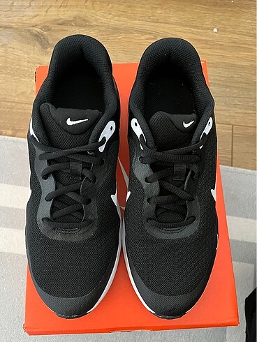 36,5 Beden NIKE REVOLUTION 7 GS