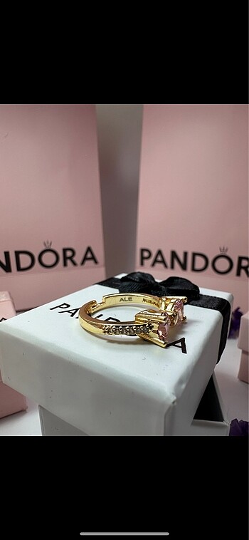  Beden altın Renk Pandora Gold Işıltılı Fiyonk Yüzük