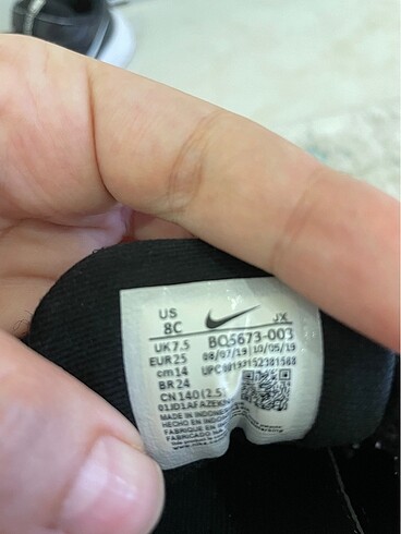 25 Beden siyah Renk Nike çocuk ayakkabı
