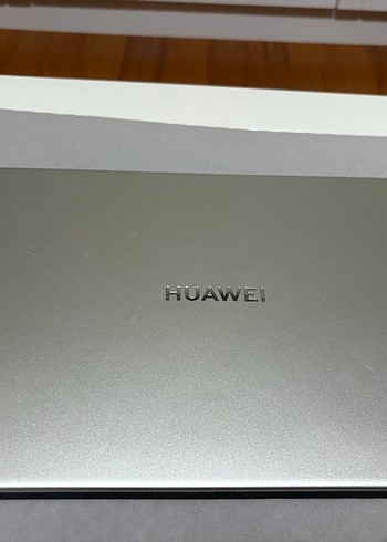 Gri Huawei Dizüstü Bilgisayar