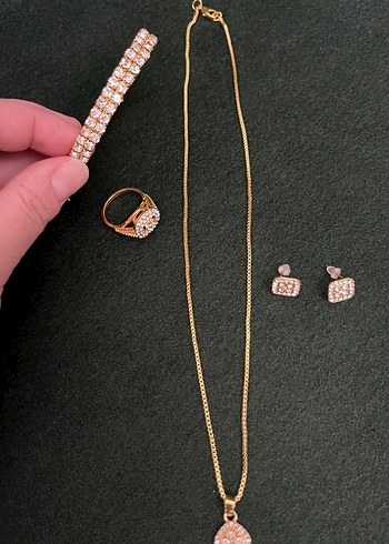 Altın Renkli Payetli Kadın Takı Seti - Görsel 2