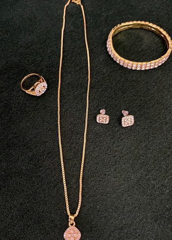 Altın Renkli Payetli Kadın Takı Seti - Görsel 3