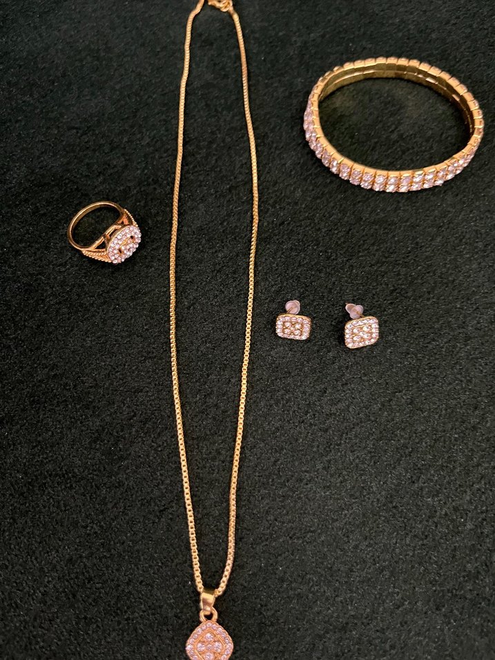 Altın Renkli Payetli Kadın Takı Seti - Görsel 3