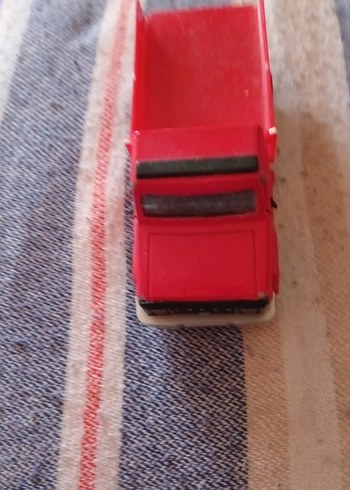 Kırmızı Oyuncak Kamyonet - Görsel 3