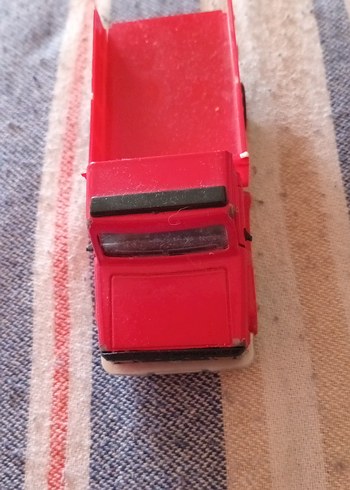 Kırmızı Oyuncak Kamyonet - Görsel 4