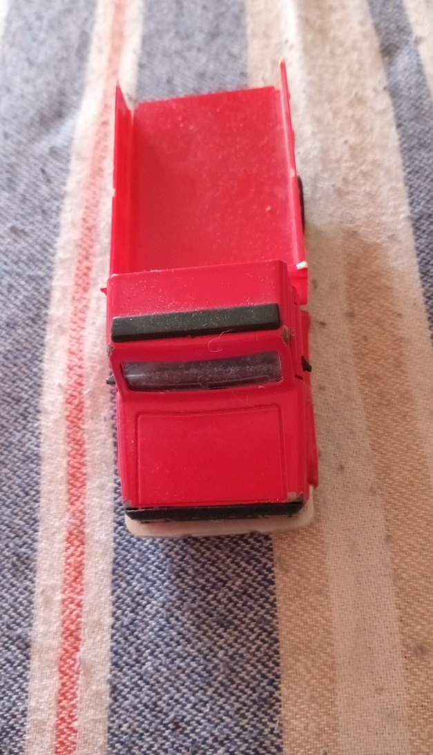 Kırmızı Oyuncak Kamyonet - Görsel 4