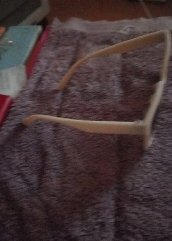 Şeffaf Bej Minimalist Kadın Güneş Gözlüğü - Görsel 4