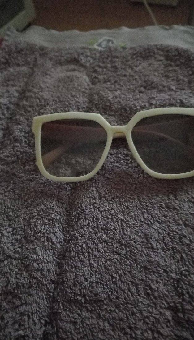 Şeffaf Bej Minimalist Kadın Güneş Gözlüğü - Görsel 2