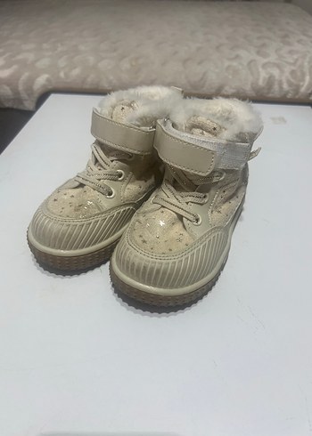 LC Waikiki Lcw 23 numara Kız Çocuk Kürklü Nakışlı Beyaz Bot