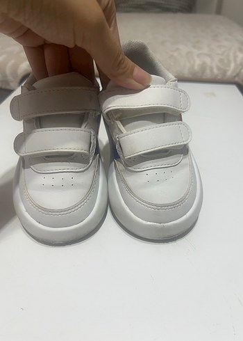 22 Beden Adidas unisex Cırt Cırtlı Beyaz Çocuk Spor Ayakkabı