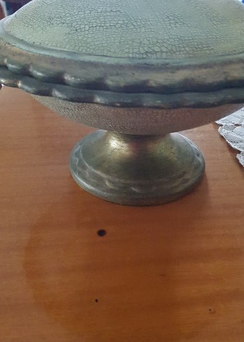 Beden Altın Renkli Parlak Kapaklı Vazo