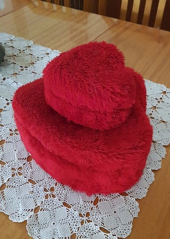 Kırmızı Kalp Şeklinde takı kutusu.