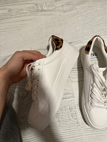 37 Beden beyaz Renk Zara sneaker