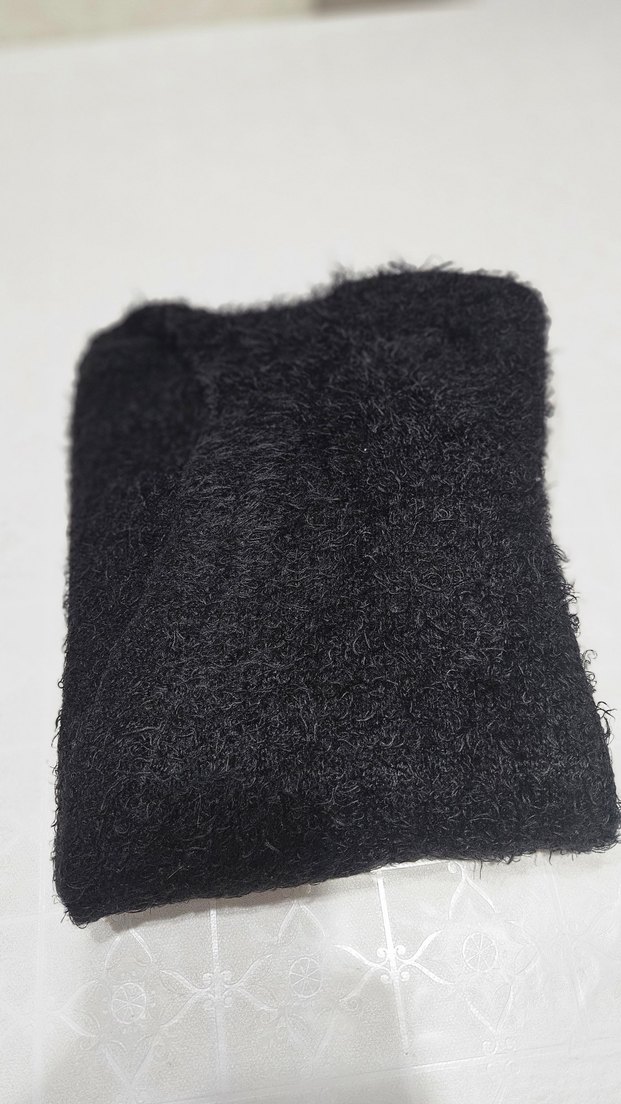 siyah tüylü kadın hırka - Görsel 2