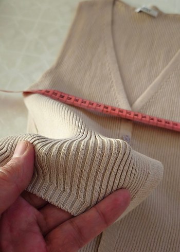 Bej V Yaka Örgü Kadın Yelek - Görsel 5