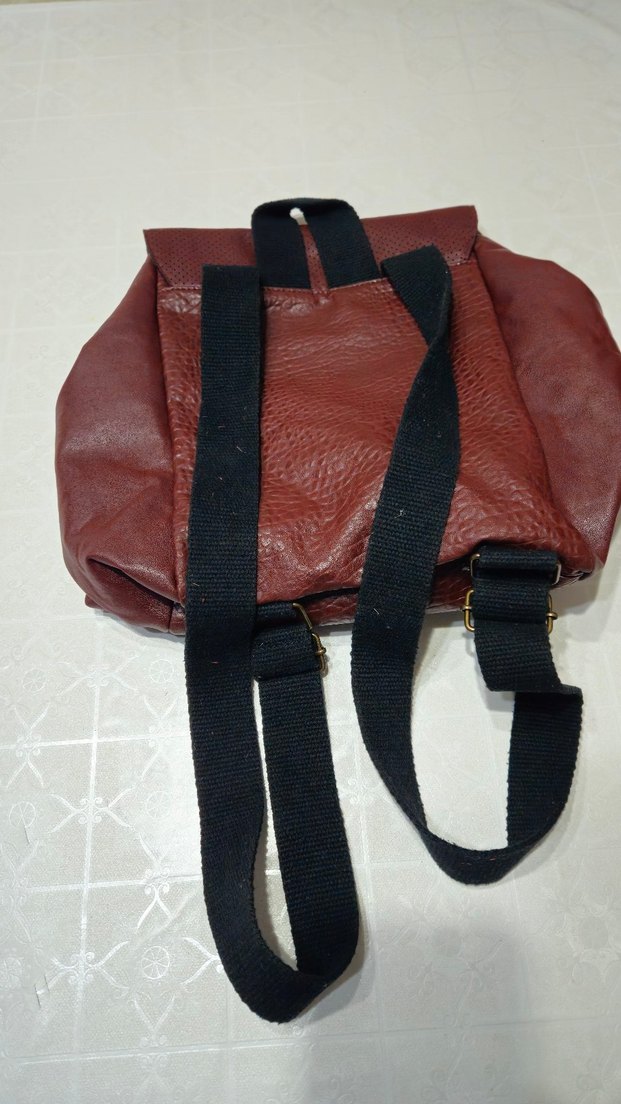 Bordo Deri Tokalı Kadın Sırt Çantası - Görsel 2