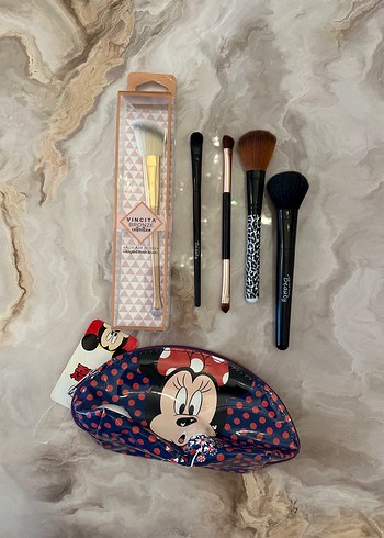 Çok Renkli Makyaj Fırça Seti ve Minnie Mouse Çanta