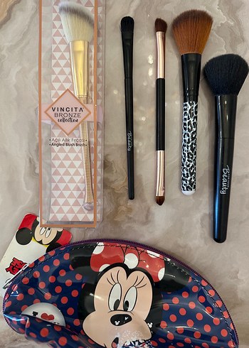 H&M Çok Renkli Makyaj Fırça Seti ve Minnie Mouse Çanta