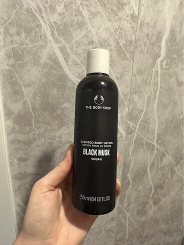 The body shop black musk vücut kremi