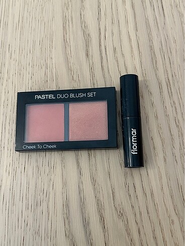 Pastel allık ve flormar ruj