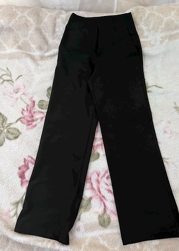 Stradivarius Kadın Siyah Kumaş Pantolon - Görsel 2