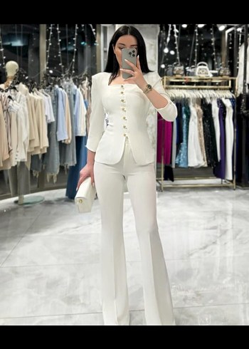 Düğmeli Beyaz Mini Kadın Takım Elbise - Görsel 3