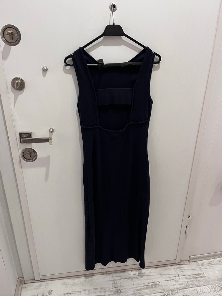 Sırt dekolteli elbise - Görsel 2