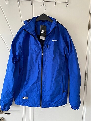 Nike mont