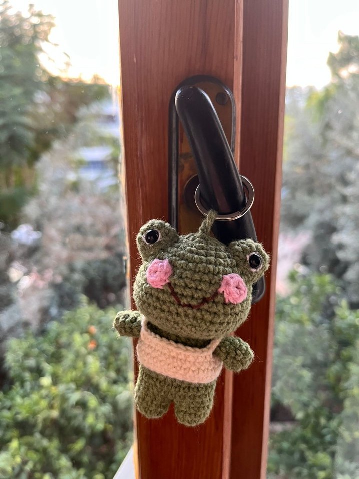 Amigurimi Renkli Yeşil Örgü Kurbağa  anahtarlik - Görsel 2