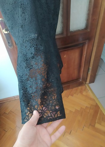 46 Beden Siyah Dantelli V Yakalı Midi Elbise