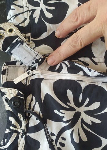 Beyaz Baskılı Erkek Midi Şort - Görsel 3