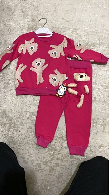 ETİKETİ ÜZERİNDE 2 YAŞ EŞOFMAN TAKIMI