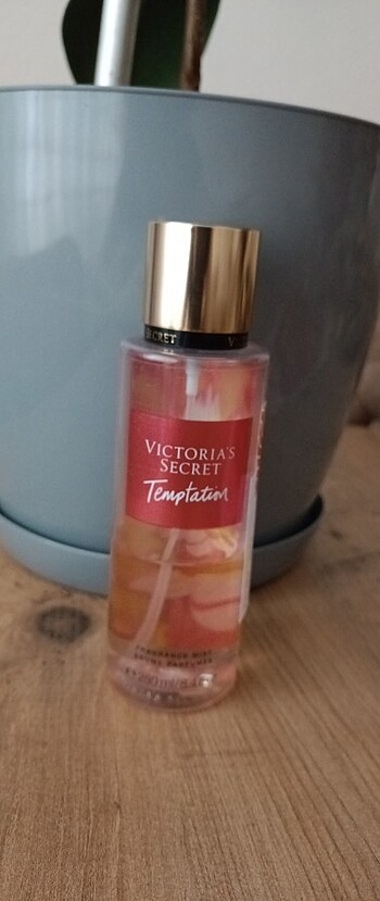 Victoria Secret Temptation Vücut Spreyi 