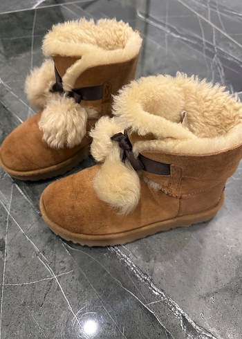 36 Beden Ugg ponponlu bot
