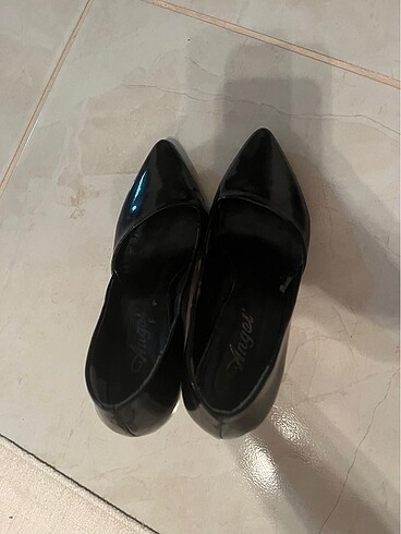 siyah parlak stiletto