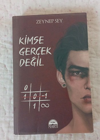 Kimse Gerçek Değil - Zeynep Sey