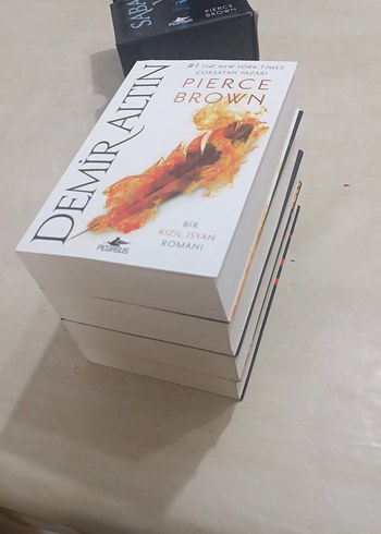 Pierce Brown Kızıl İsyan Serisi - 4 Roman - Görsel 2