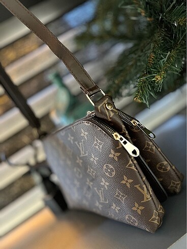 Louis Vuitton LOUIS VUITTON kol çantası