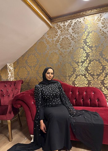 Uzun Siyah Pelerinli Kadın Abiye - Görsel 3