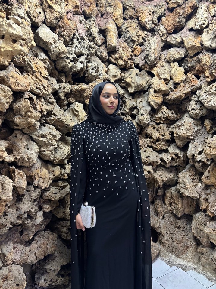 Uzun Siyah Pelerinli Kadın Abiye - Görsel 2