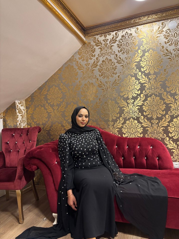 Uzun Siyah Pelerinli Kadın Abiye - Görsel 3